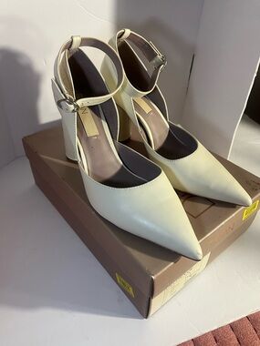 Deltan size 10 good condition